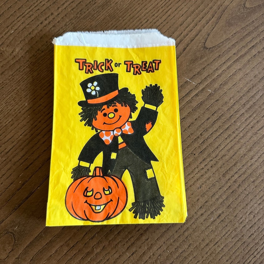 Vintage Fun World Halloween Trick or Treat Bags Scarecrow Pumpkin Lot of 18 USA